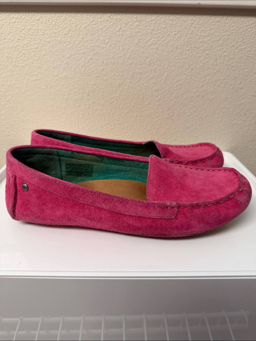 UGG Milana Women’s Suede Loafers in Fuchsia Hot Pink Sz 7